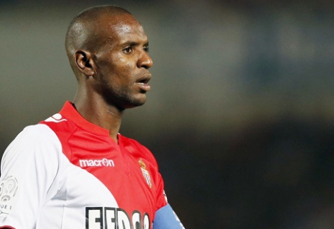 R. Carvalho and E. Abidal extended their contracts with "Monaco" club