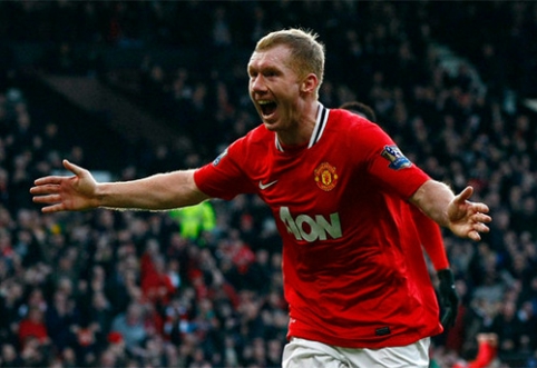 Nervous P. Scholes laid out his thoughts on a sheet of paper (PHOTO)