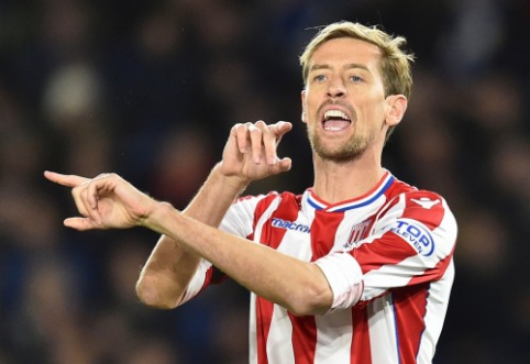 Having signed a new contract, P. Crouch is not planning to end his career yet.