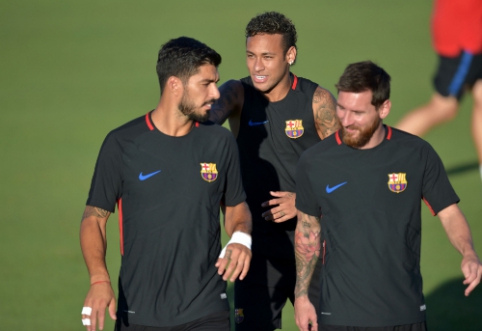 Neymar visits his old friends in Barcelona (PHOTO)