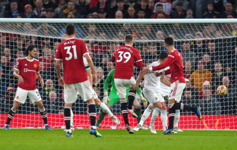 "Man Utd" dealt with "Burnley" per half