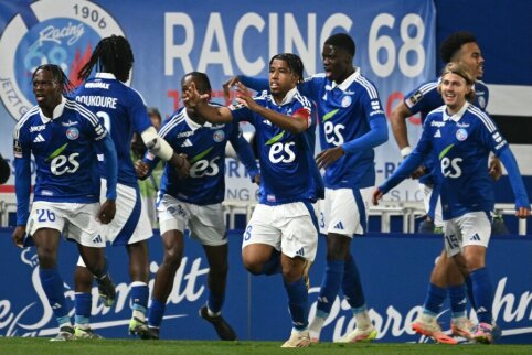 Lyon, fighting for a place in the Champions League, lost to RC Strasbourg.