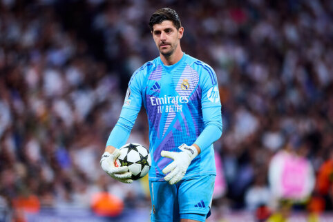 T. Courtois took responsibility for Arsenal's first goal.