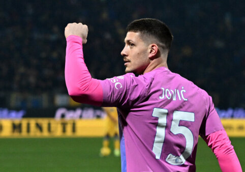 L. Jovičius' double helped AC Milan rout Inter in the Coppa Italia semifinals.