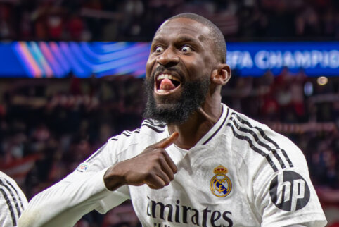 At the Copa del Rey final, A. Rudiger approached the referee with burning eyes.
