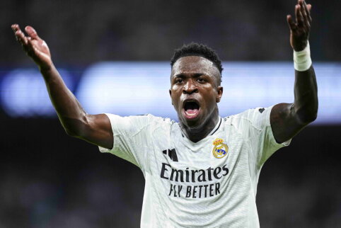 Vinicius extends contract with Real and will surpass K. Mbappe's earnings