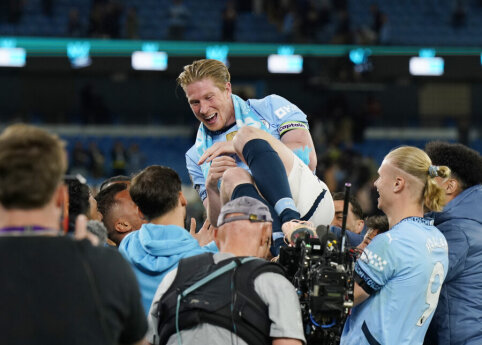 K. De Bruyne officially joined Napoli club.