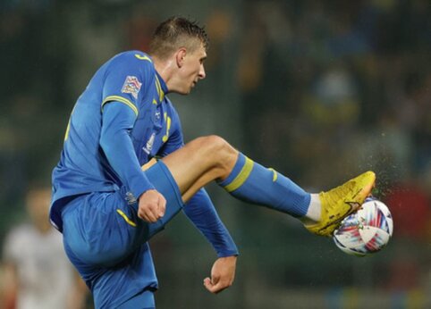 Defender I. Zabarnyi approaches a transfer to PSG club.