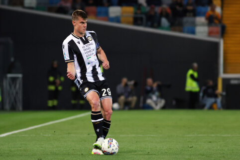 J. Bijolis officially became the new defender of Leeds United club.