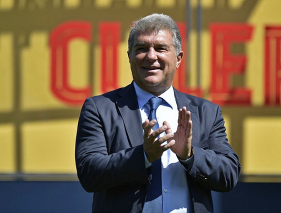 J. Laporta: 'It's strange that La Liga communicates before our decisive matches'