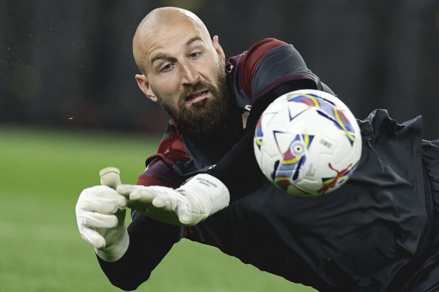 English giants clashed over the 'Torino' goalkeeper