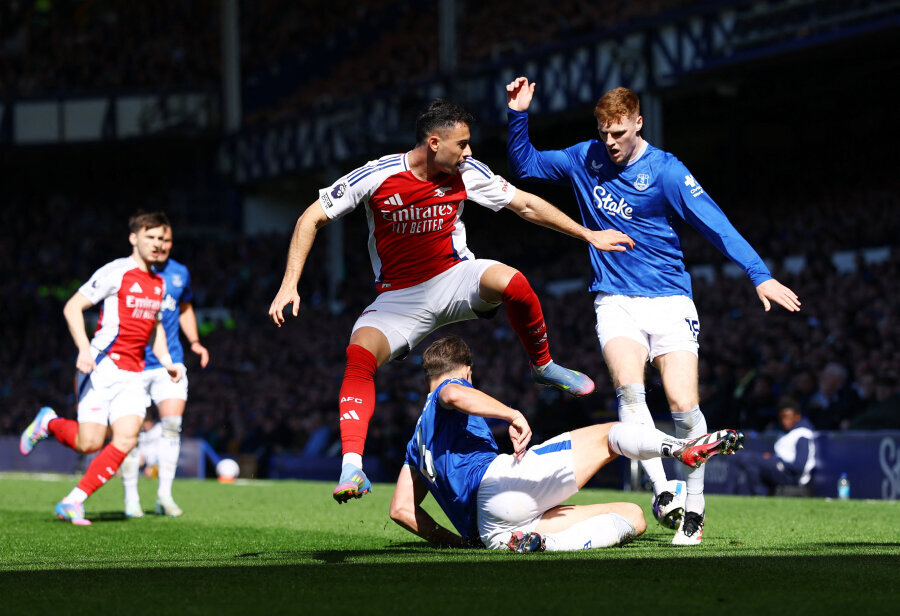 Everton took two points from Arsenal