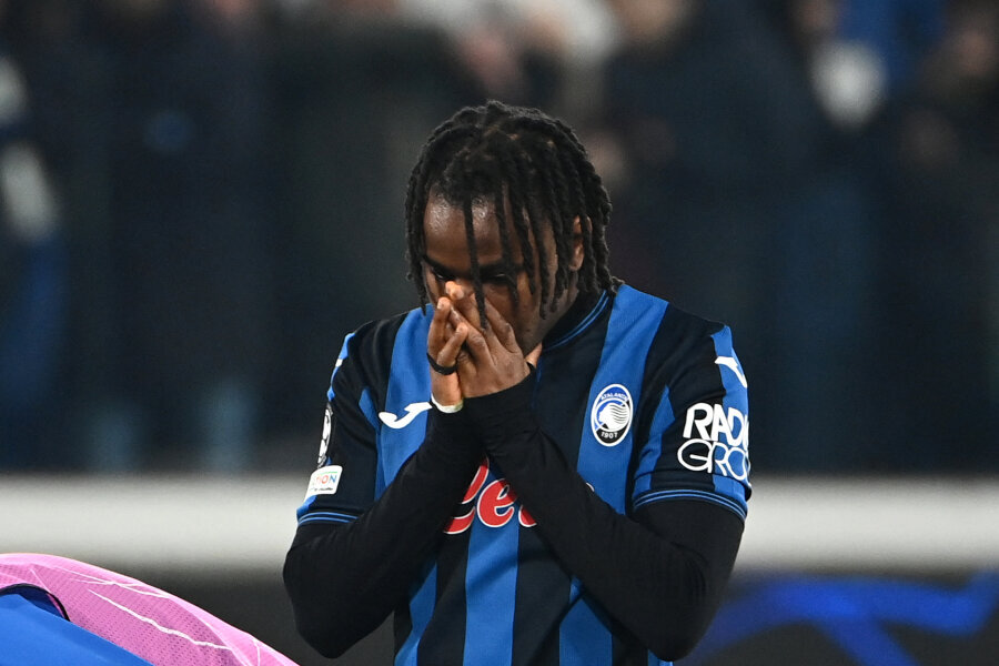 Curiosity: "Atalanta" accidentally substituted A. Lookman during the match.