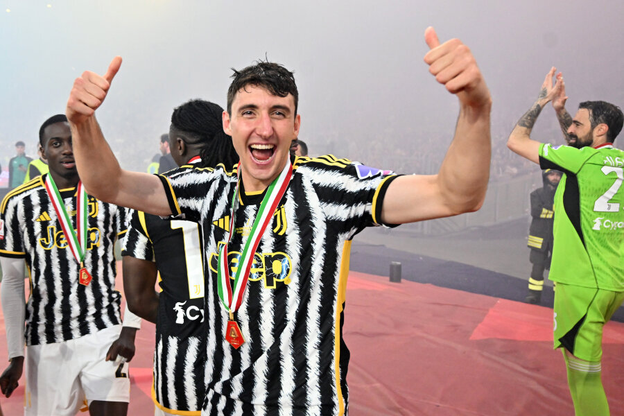 After a call from Man City, Juventus demanded 100 million euros for two players.