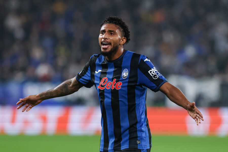 B. Fernandes' untempted 'Al-Hilal' team sets sights on Ederson.
