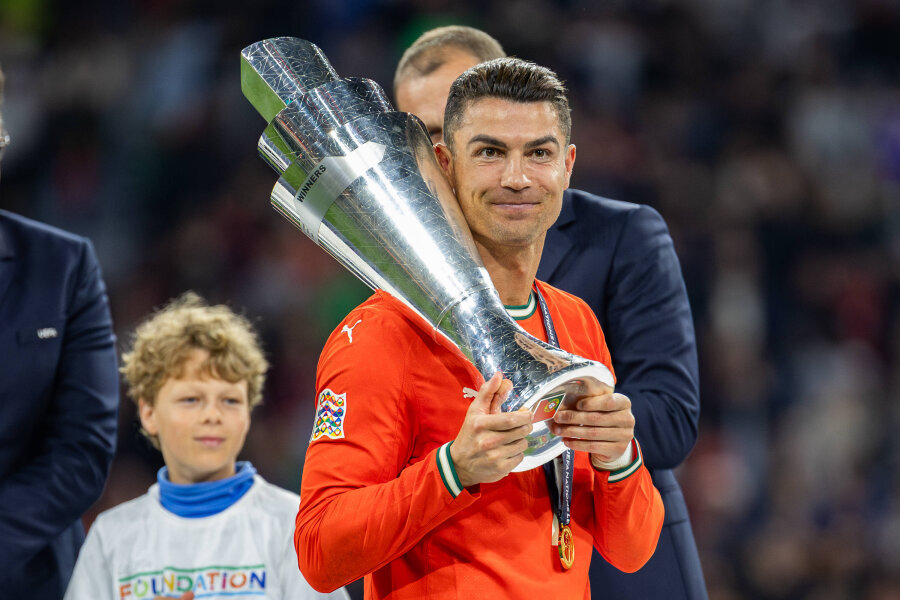 C. Ronaldo: 'I would break my leg for Portugal'