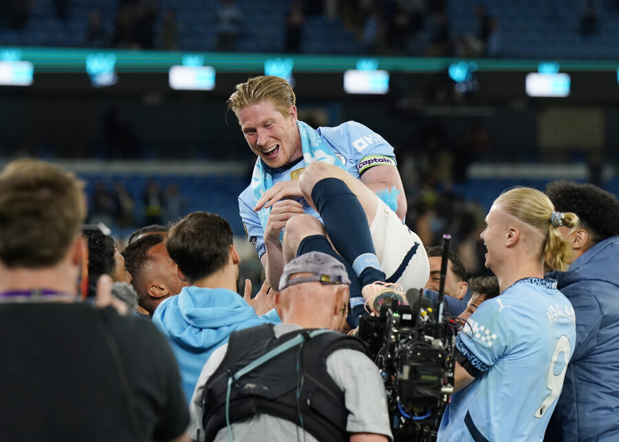 K. De Bruyne officially joined Napoli club.